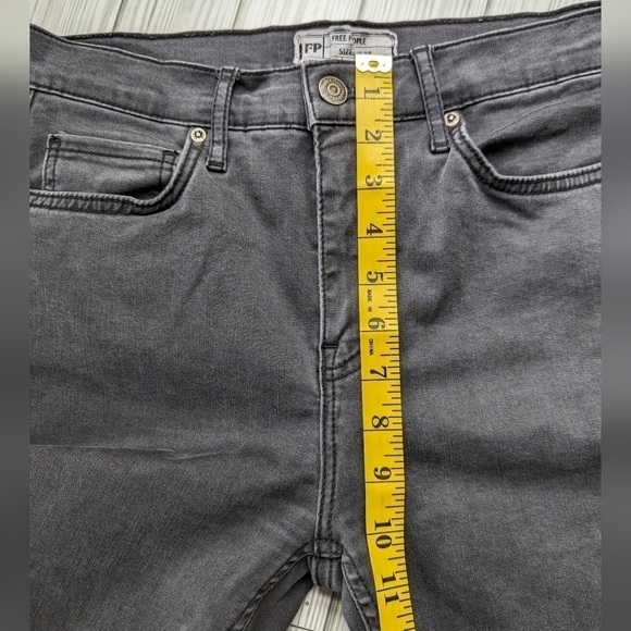Free People Busted Knees Skinny Jeans in Washed Black Women's Size 28 - Picture 9 of 12